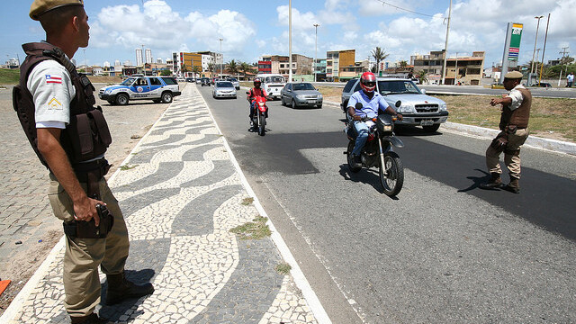 Brazil wants Twitter to close accounts that warn of traffic controls