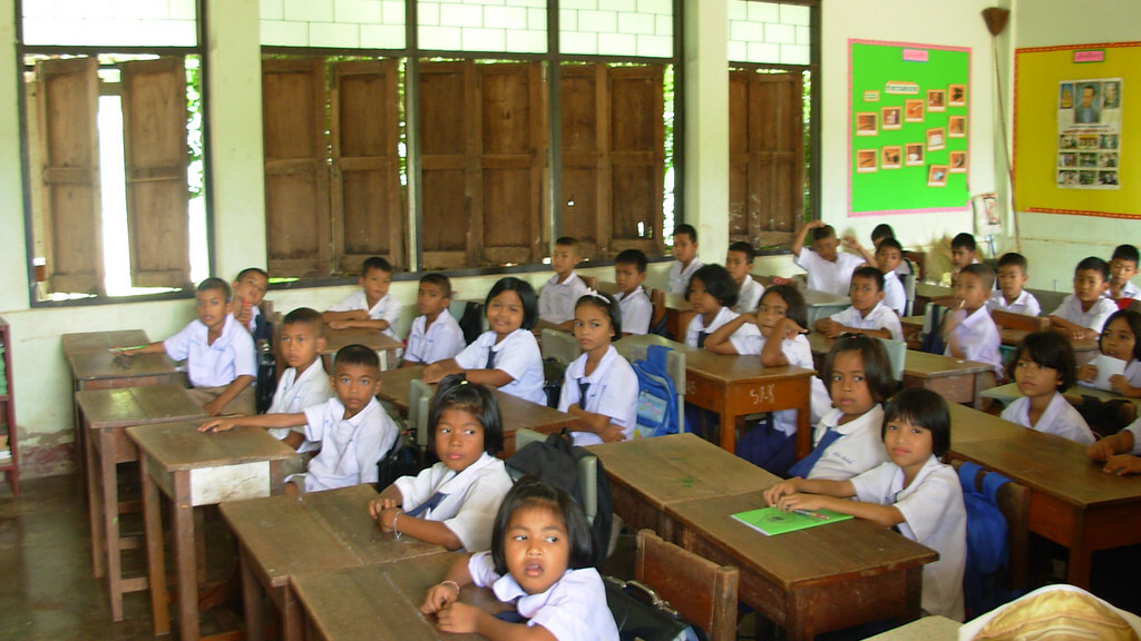 Thailand and China strike a deal to give tablet computers to Thai schoolchildren