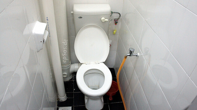 From Twitter to toilet: Now you can wipe with your favorite tweets. Genius.