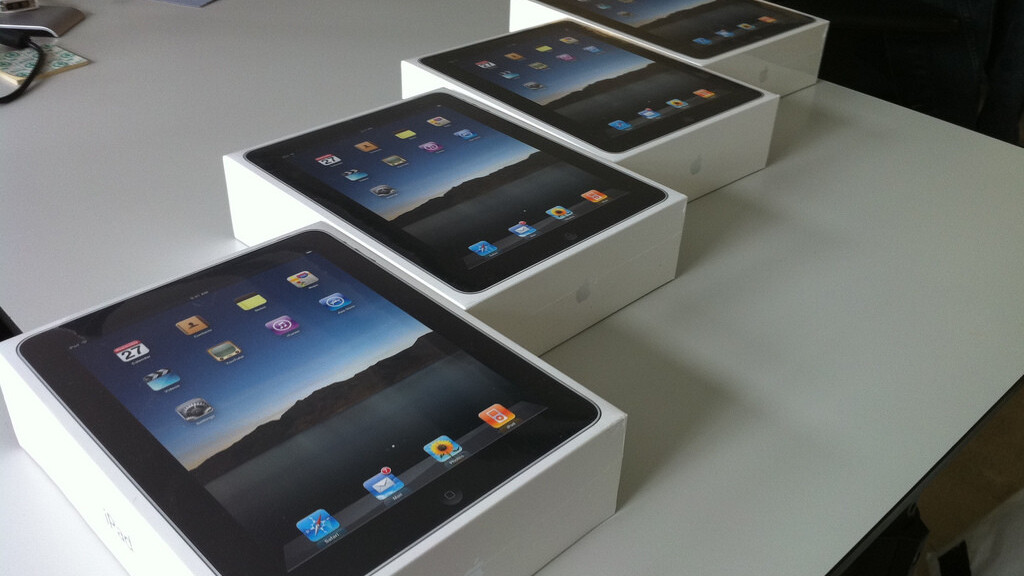 Report claims 200,000 new iPads have already been smuggled into China-Hong Kong border city