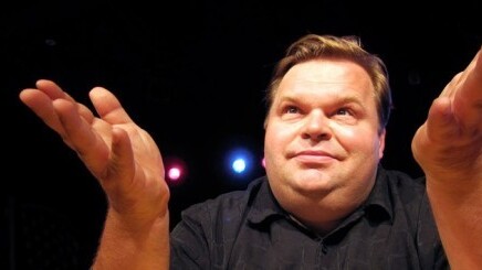 Apple commentator Mike Daisey’s Blog and Twitter account disappear for some time, then re-appear