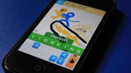 Draw Something updated, adds comments, undo, saving drawings, posting to Facebook and Twitter