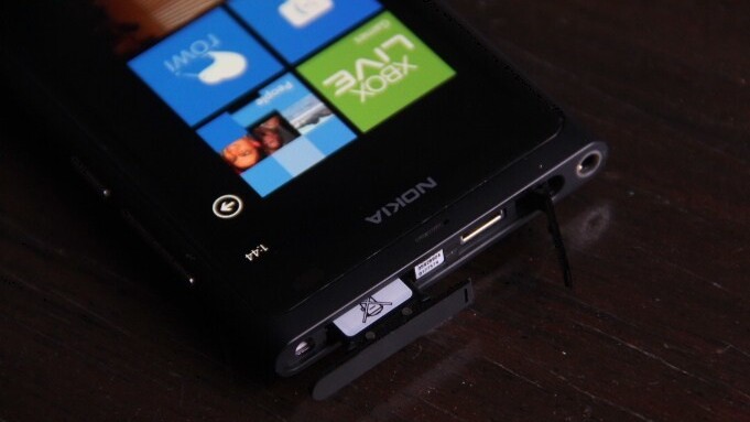 Nokia Lumia 900 ad appears to accidentally out upcoming Windows Phone features