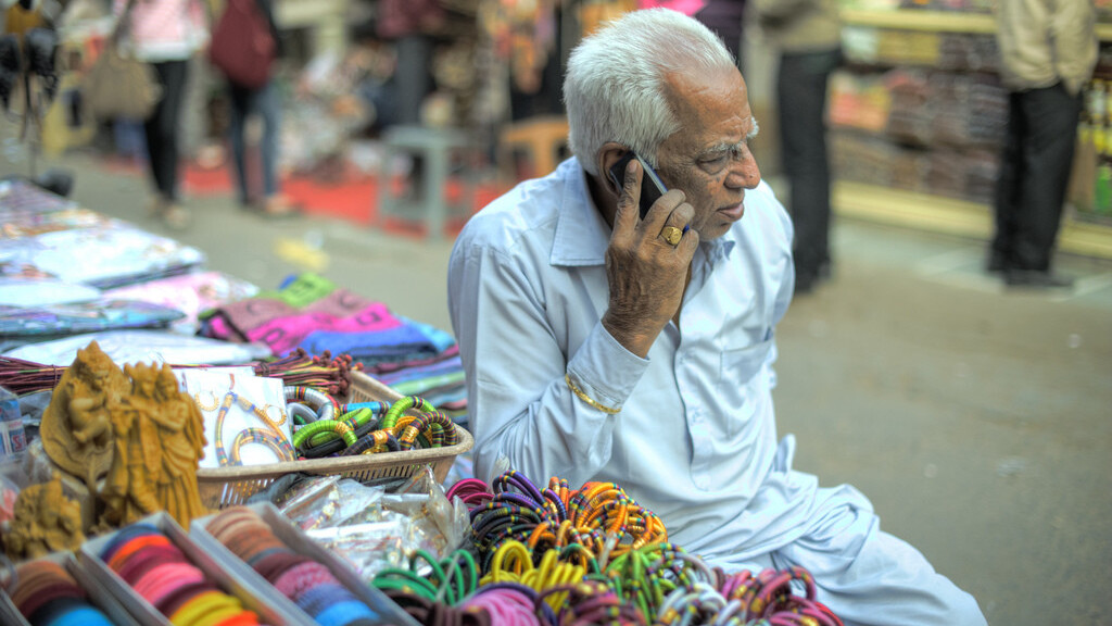 Google pushes out free SMS service for Gmail in India