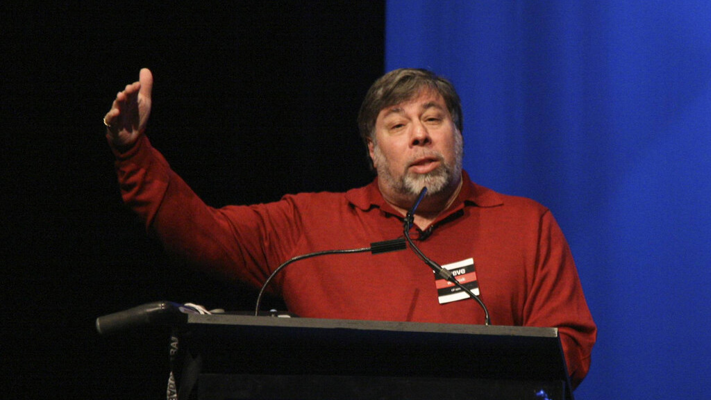 Apple co-founder Wozniak discusses importance of self-learning and mobile in letter to student