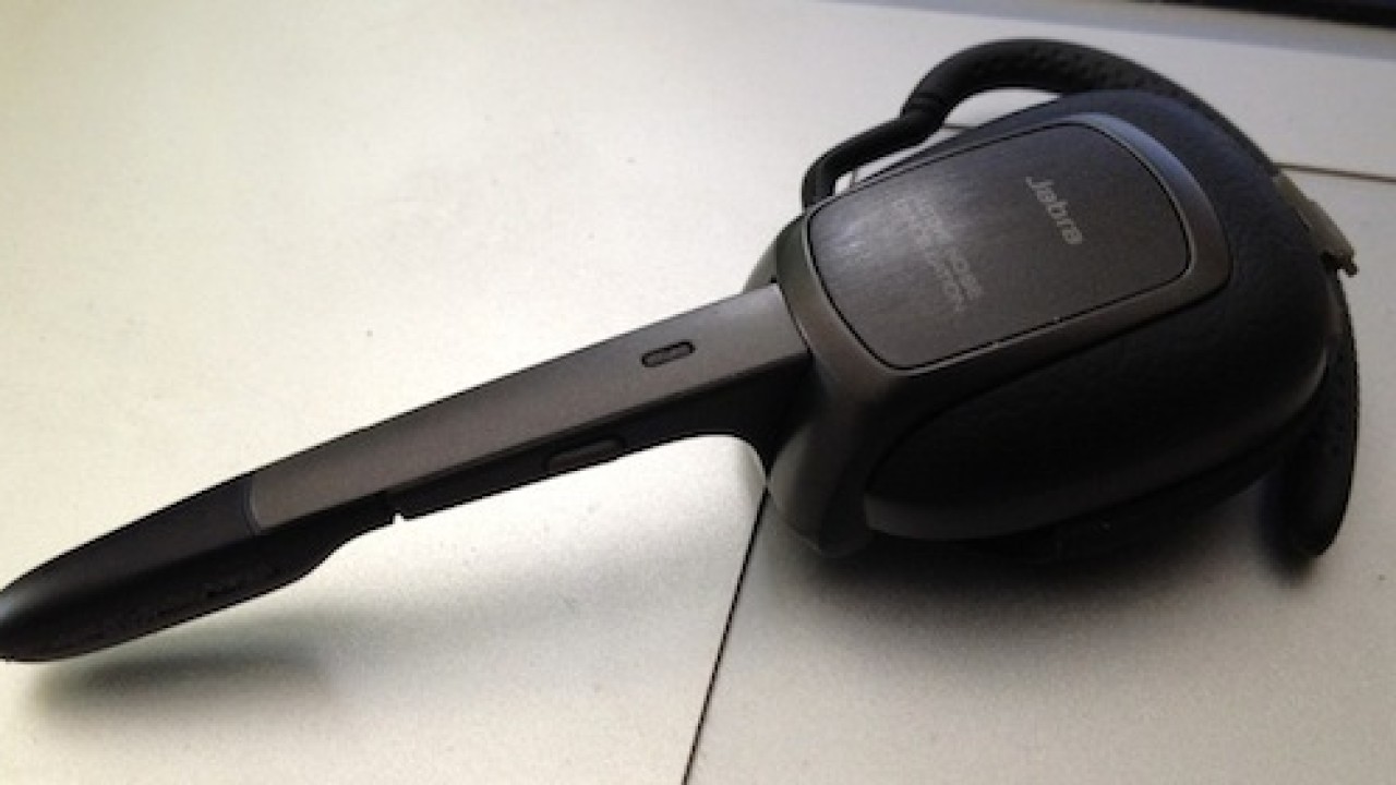 Jabra’s Supreme UC: 1 Bluetooth headset pairing flawlessly with 2 devices