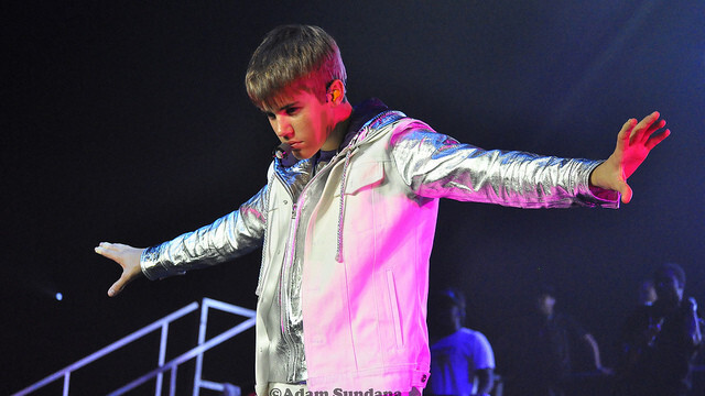 Twitter knows how to have fun at work: Stages Justin Bieber flashmob [video]