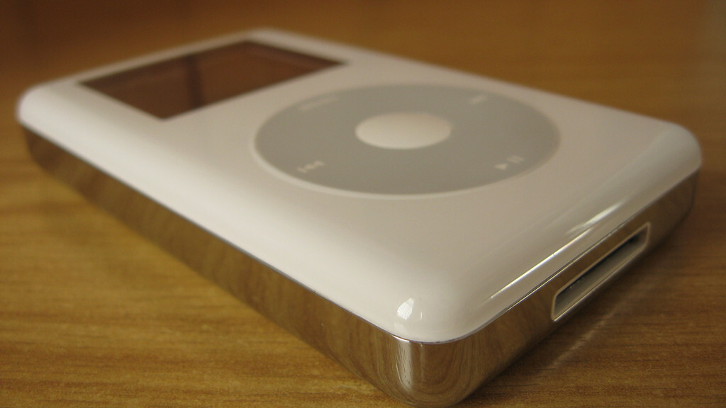 Apple sued for allegedly infringing on media playback patents it discussed licensing in 2002