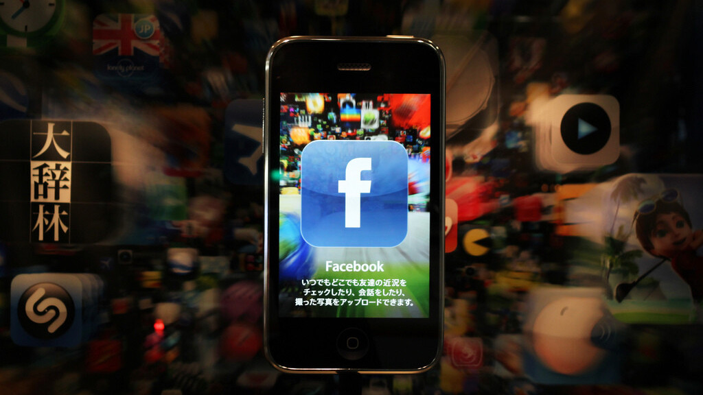 Facebook launches native app for iPhone and iPad, rebuilt from ground up to be twice as fast