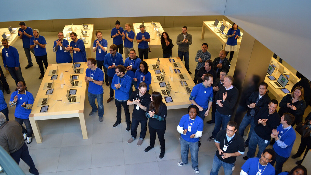 Apple registers new Russian distribution arm, may begin selling products directly in 2013