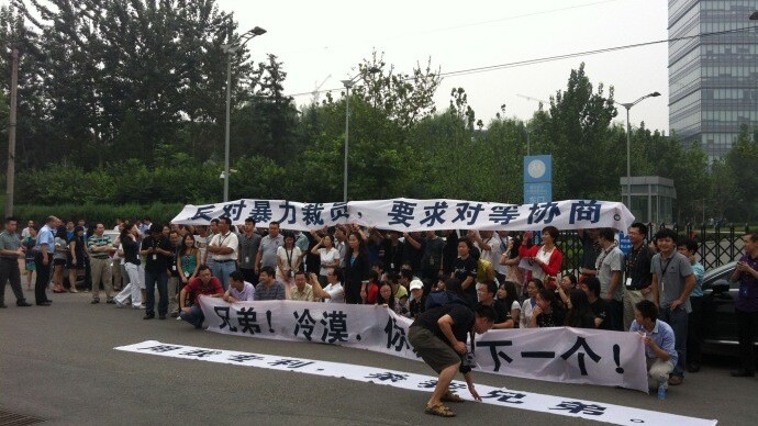 As protests continue, Motorola Mobility China president meets with employees