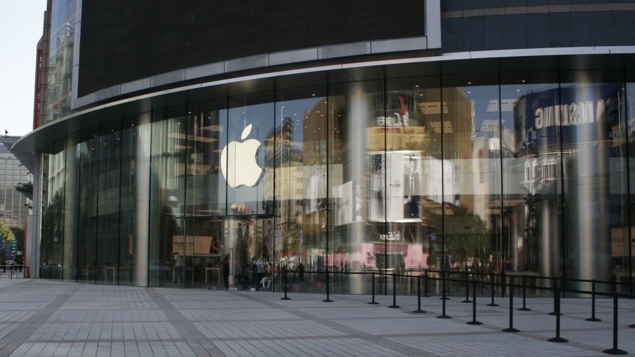 Apple’s Browett guides tour of new Beijing store, confirms upcoming Shenzhen location