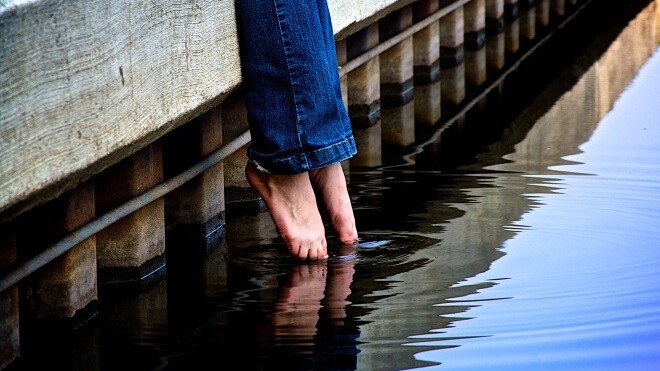Facebook confirms it is testing new design with search on the left and notifications on the right