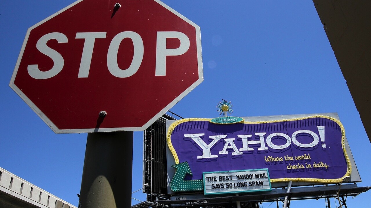 What’s it gonna be, Yahoo? Are you shuttering your mobile blog or not?