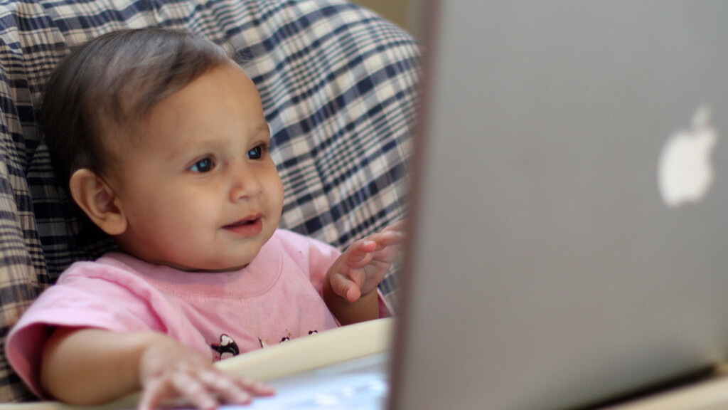 iBaby boom: More parents decide Mac, Siri, and Apple are perfectly acceptable baby names in 2012