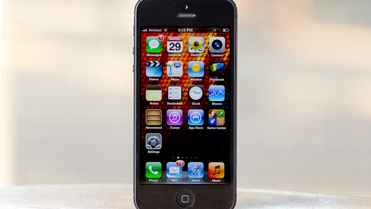 iPhone 5, iPod touch screens unresponsive under rapid diagonal swipes, may be due to in-cell tech