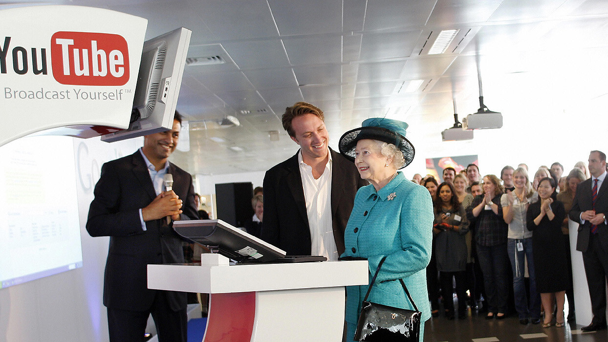 The Queen’s Royal Collection in Britain gets a tablet computer – and it’s a Samsung