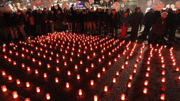 To support World AIDS Day, Apple will promote (RED) in its products and retail store logos