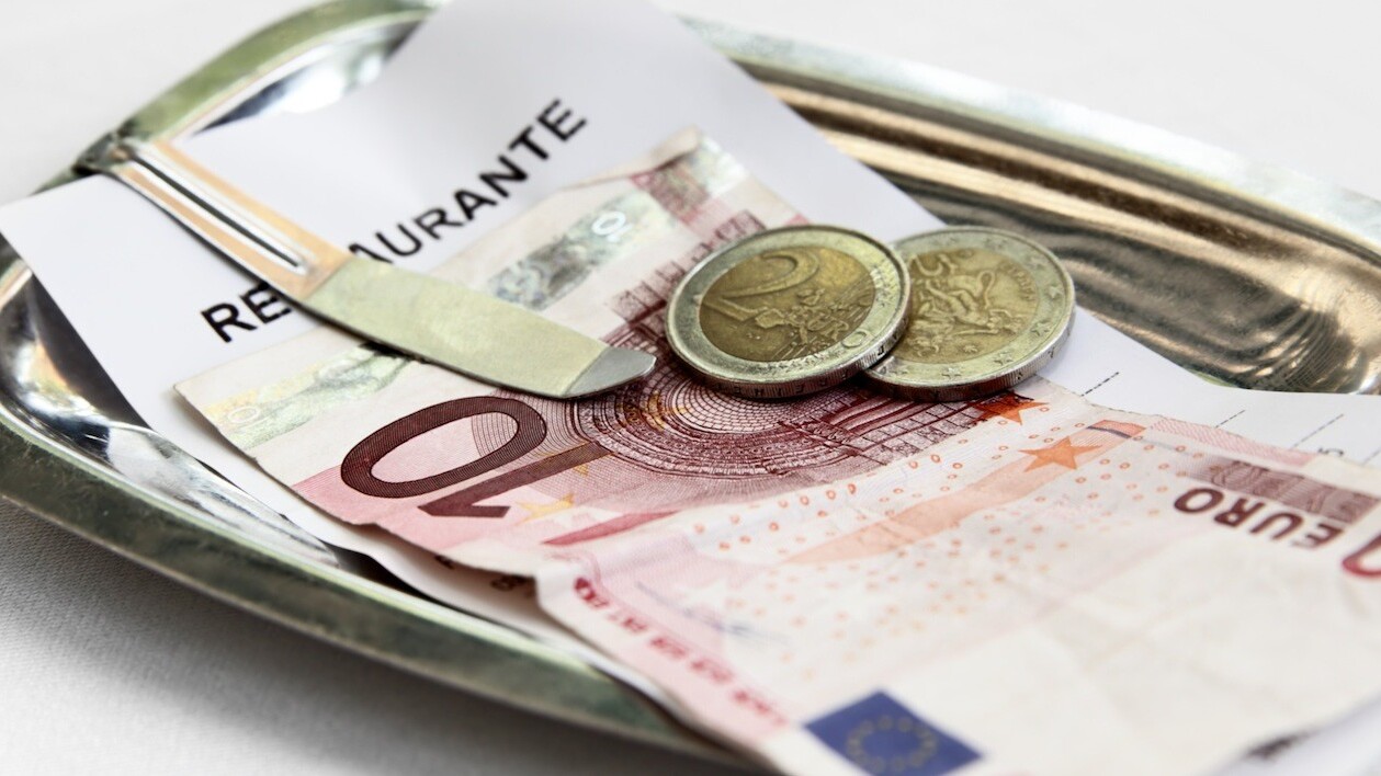 This iOS app calculates tips based on the performance of your server