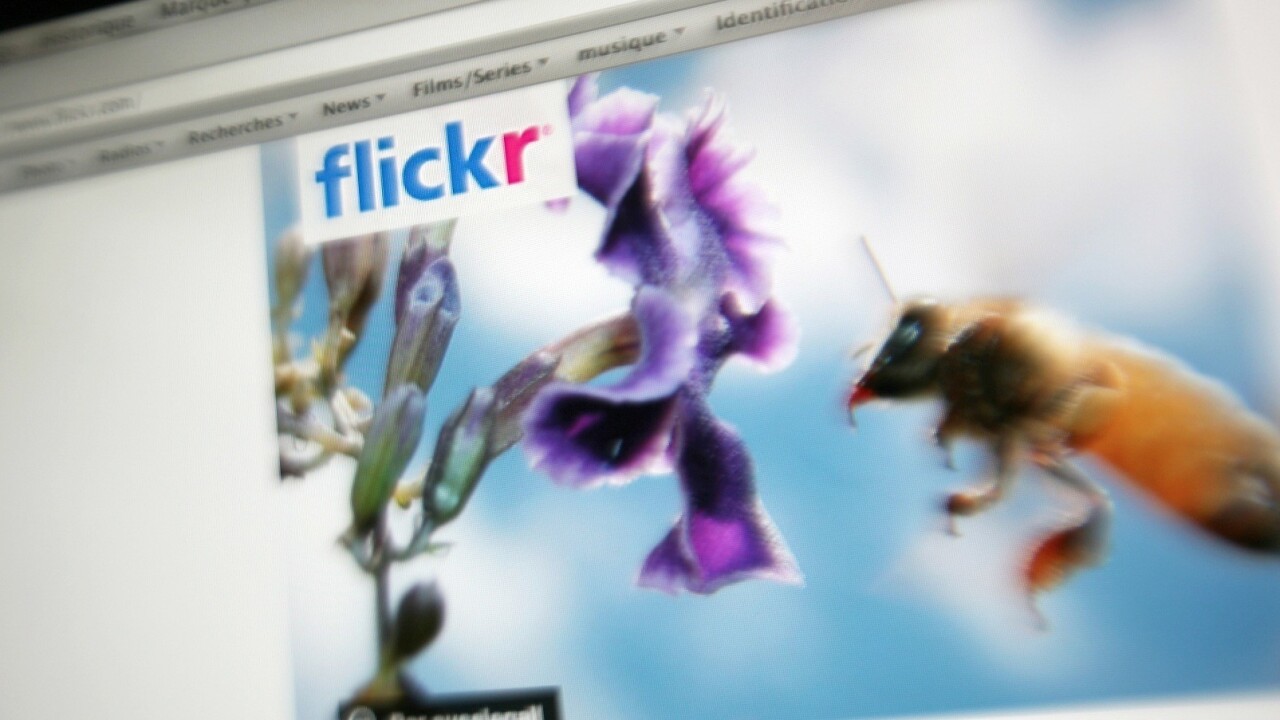 Flickr for iPhone gets better photo upload status, comment notifications and Twitter friend-finding