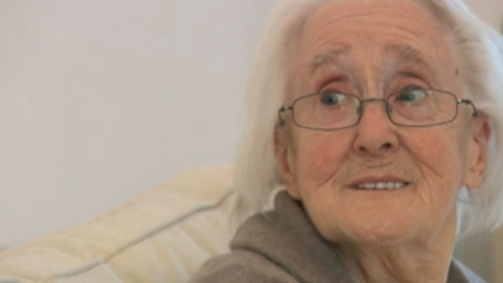 Meet the 85-year-old lady who plays Grand Theft Auto IV on a PlayStation 3 and 65″ TV