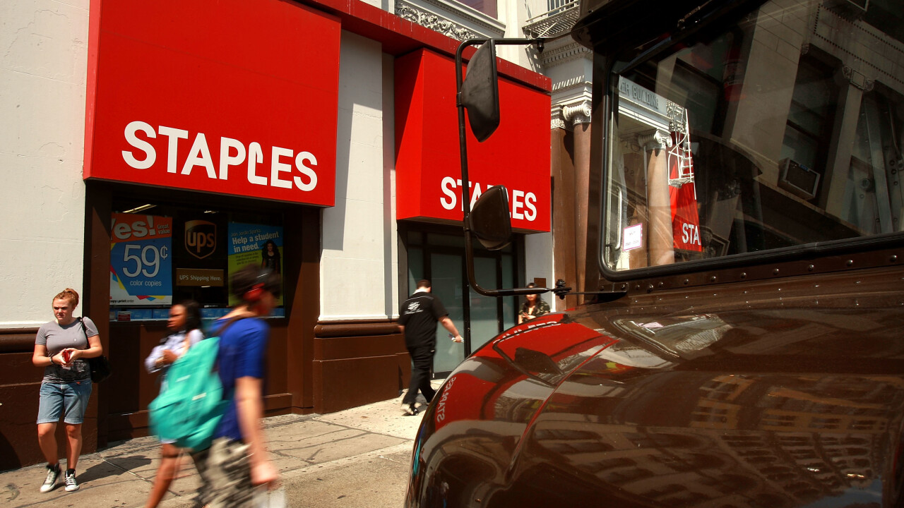 Office supply retailer Staples starts selling the iPad in the US