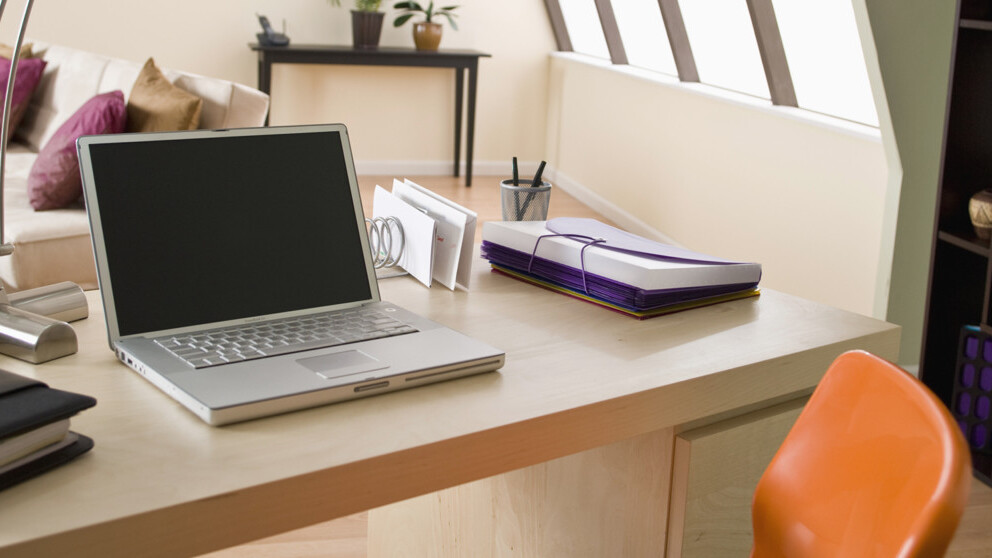 How to arrange your desk for maximum productivity