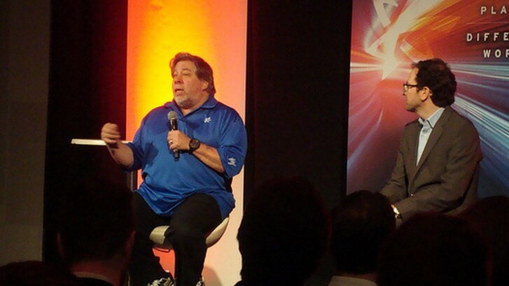 Woz talks iOS 7 and PRISM in an off the cuff airport interview
