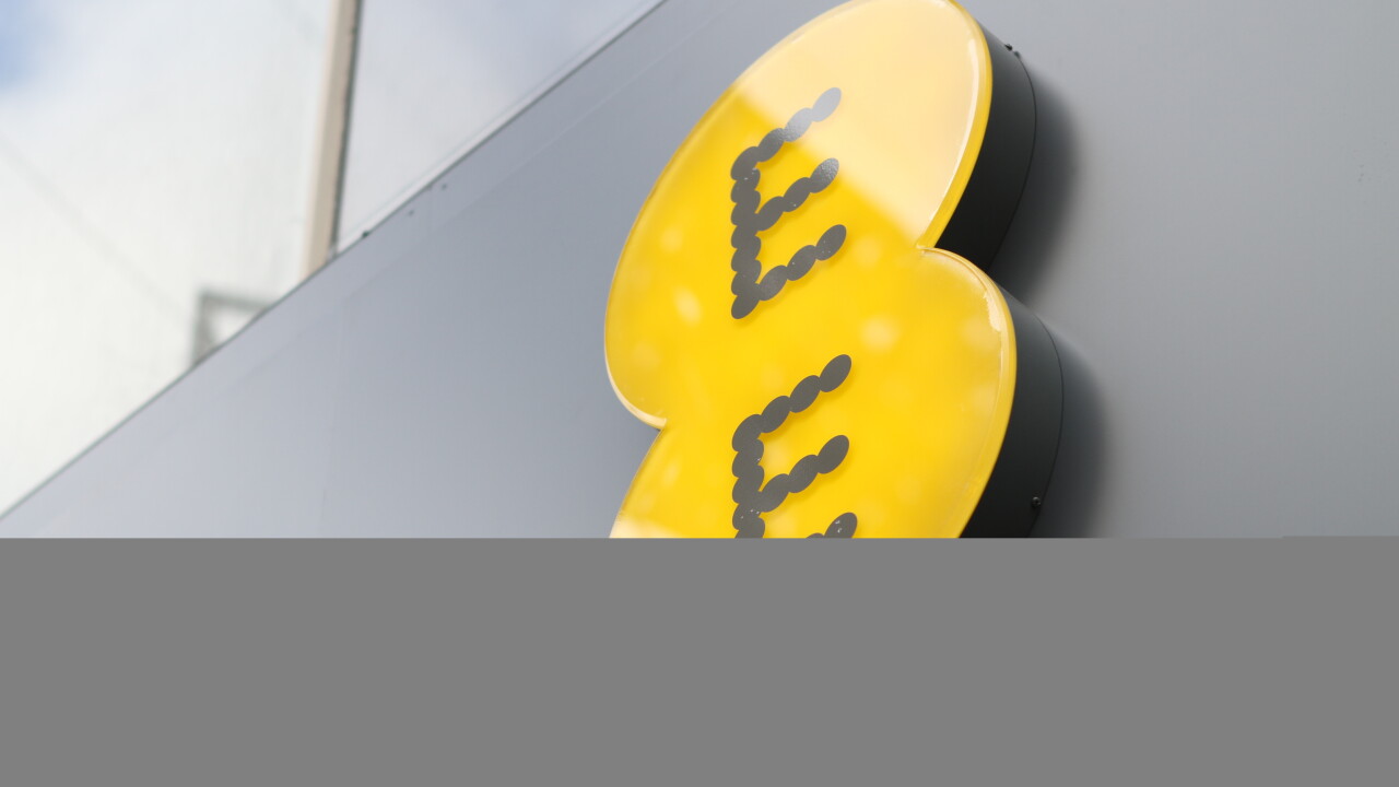 UK operator EE rolls out bundled unlimited fiber broadband and call packages