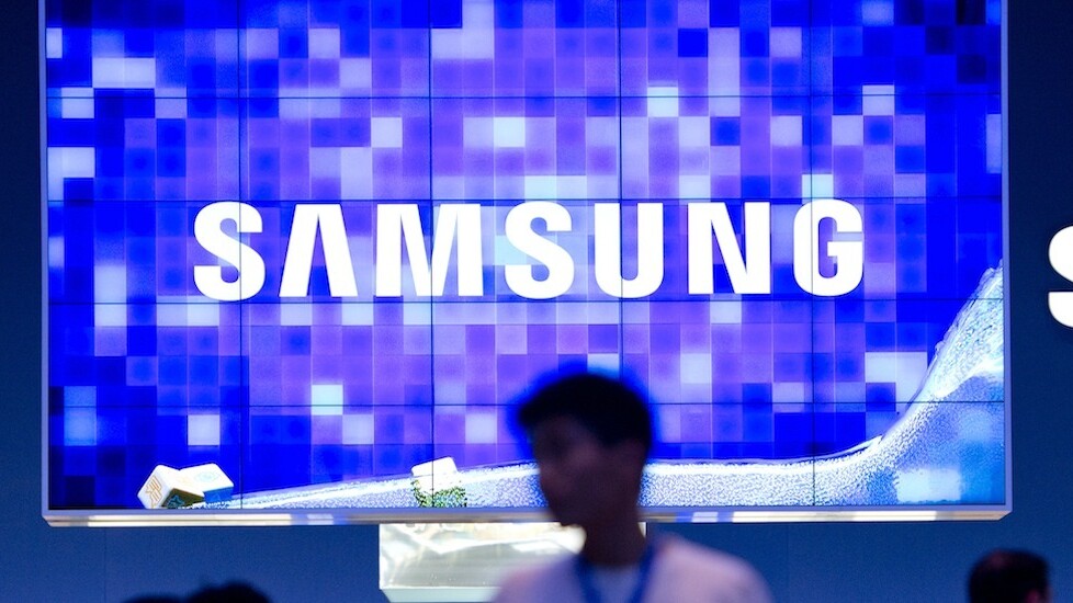 Samsung says it will launch a curved display smartphone in October