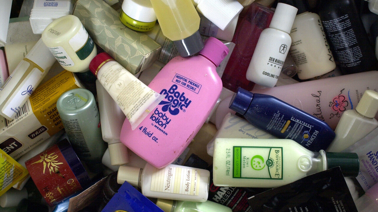 Remember reading shampoo bottles on the toilet? With Backlabel you can again! No shampoo required