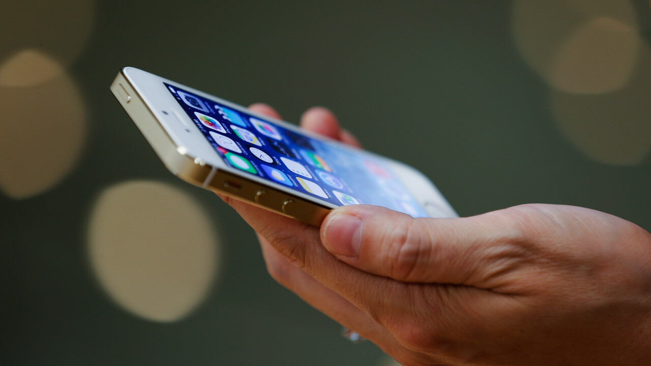 Apple rolls out iOS 7.0.2 to fix lock screen passcode security flaw