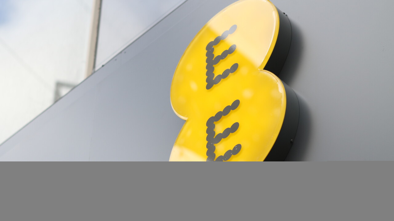 EE hits 500k UK subscribers, will launch shared 4G plans and pre-pay mobile broadband this summer