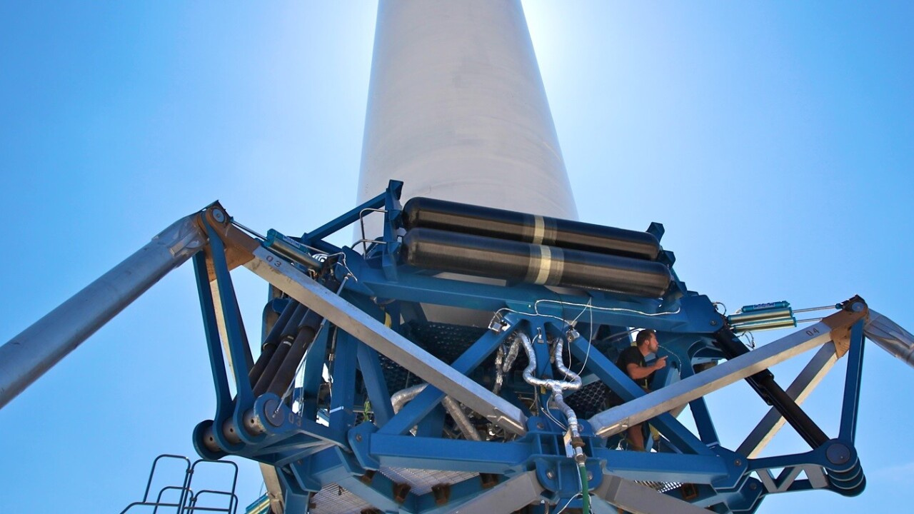 Watch SpaceX’s Grasshopper rocket hover to a new high of 2,441 feet before relanding