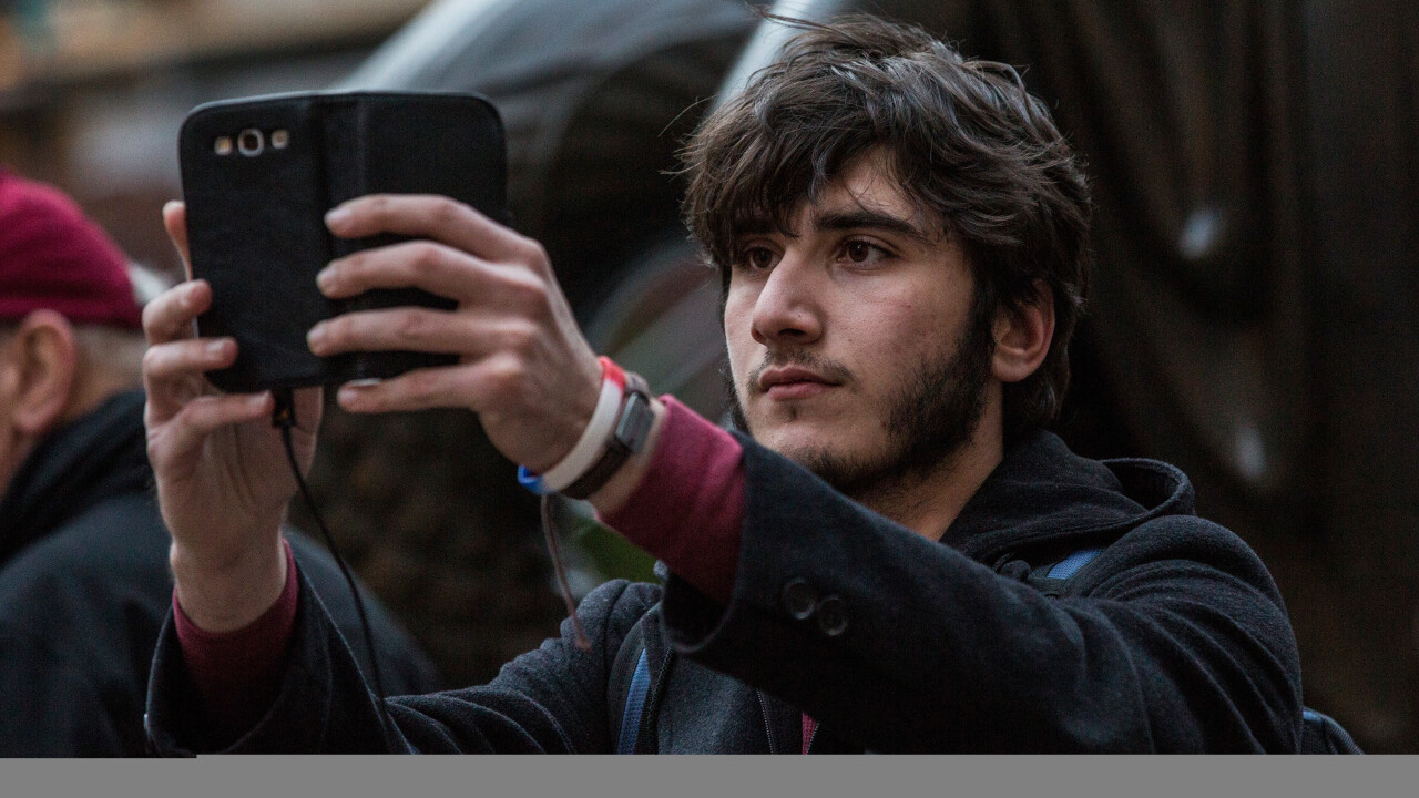 Frontback for iOS gets improved notifications, a self-timer tool, 24/7 content moderation, and more