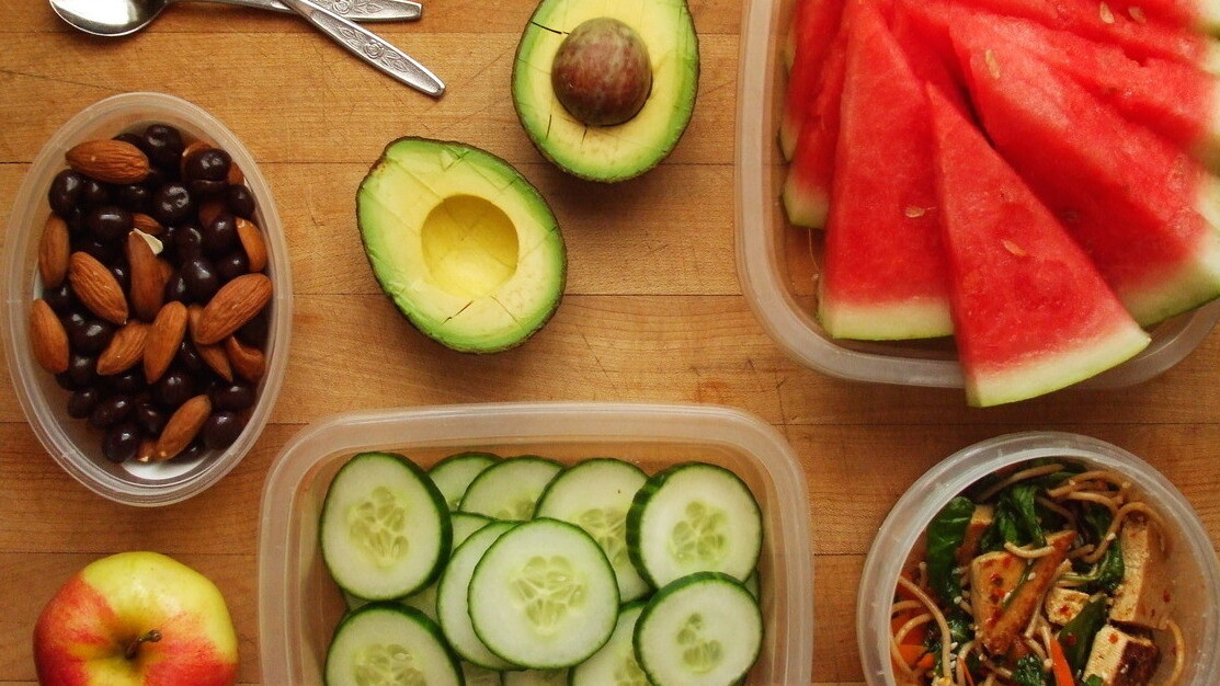 Lifehack your lunch: 8 scientifically proven ways to maximize your mid-day break