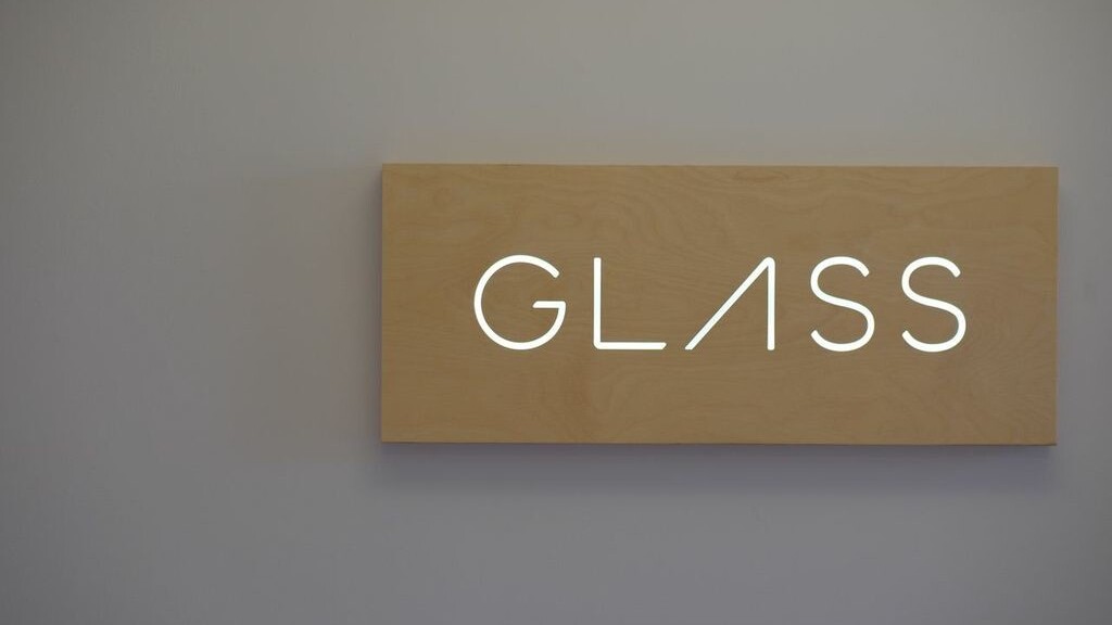 Google Glass update adds support for all contacts, switching between Hangouts, email and SMS