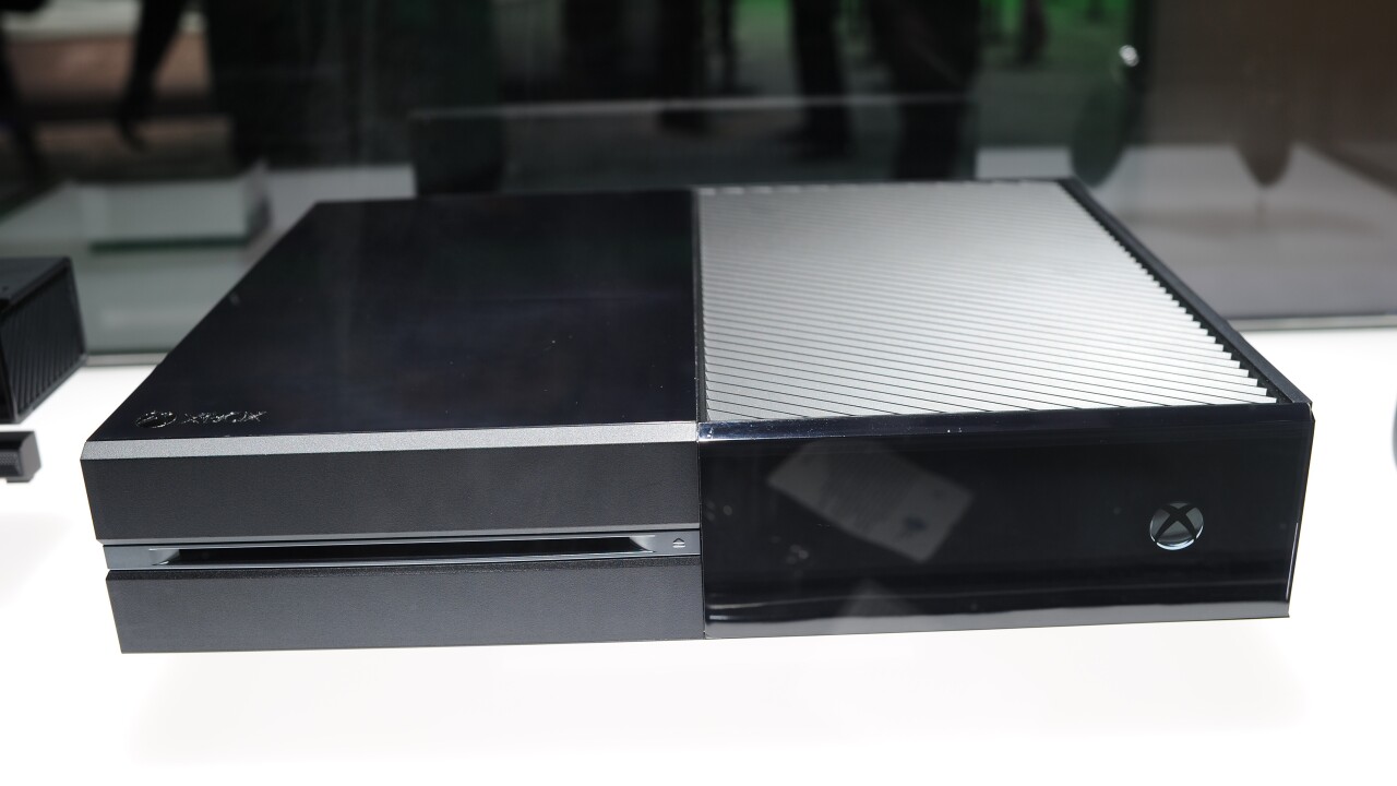 Microsoft begins selling the Xbox One without Kinect for $399.99