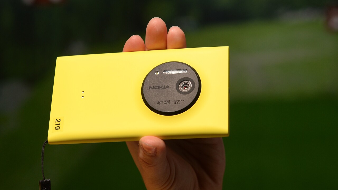 Microsoft sold 5.8M Lumia smartphones and 30.3M non-Lumia handsets during its last quarter