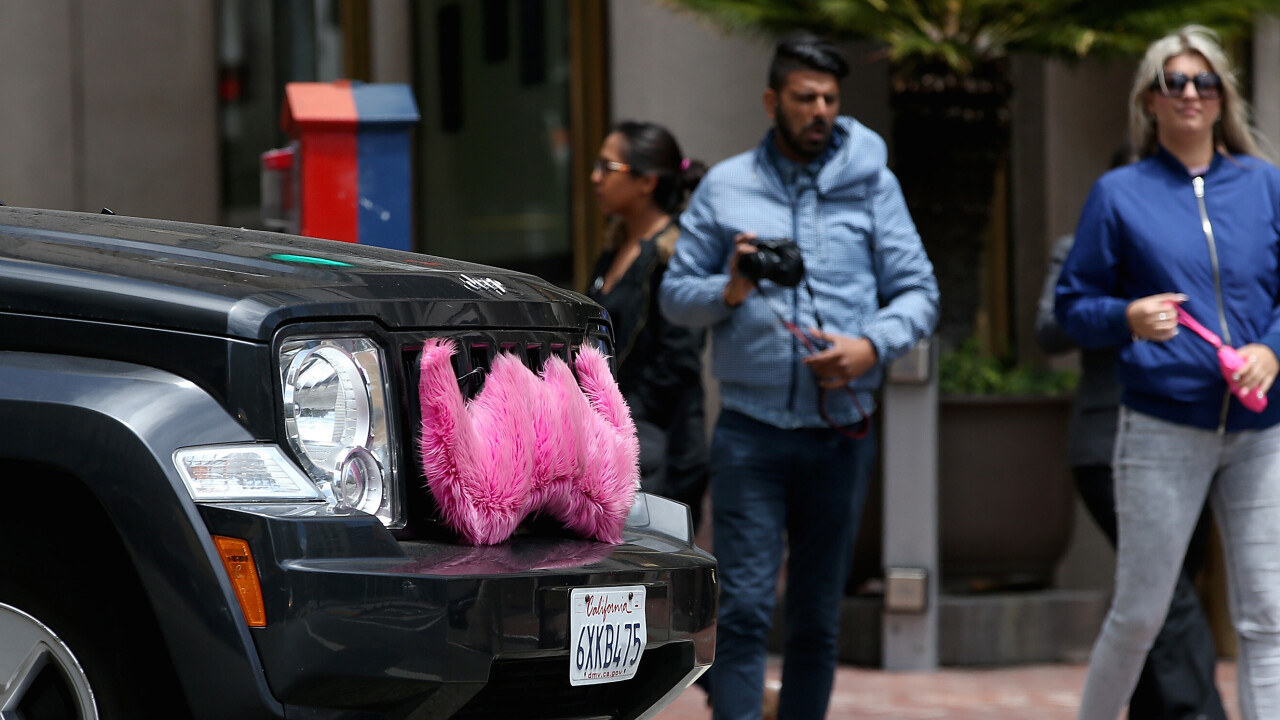 Lyft puts New York launch on hold to pursue regulator approval