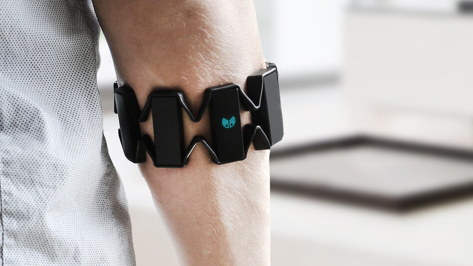 Myo integrates its gesture-tracking armband with Google Glass and other smartglasses