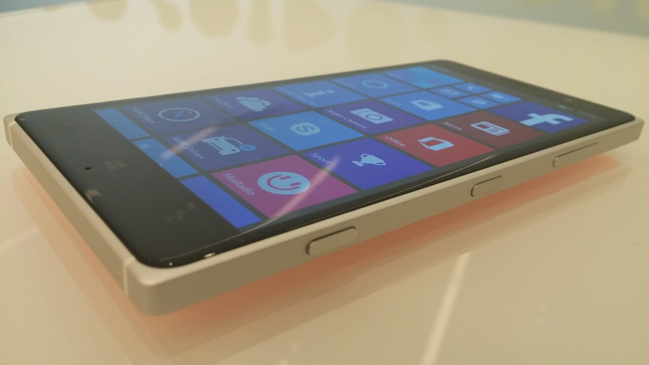 Microsoft Lumia 830 hands-on: Leveling the playing field with an ‘affordable flagship’