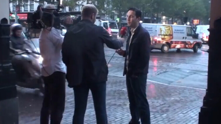 Guy on a scooter steals an ′iPhone 6′ during TV interview outside an Amsterdam Apple Store