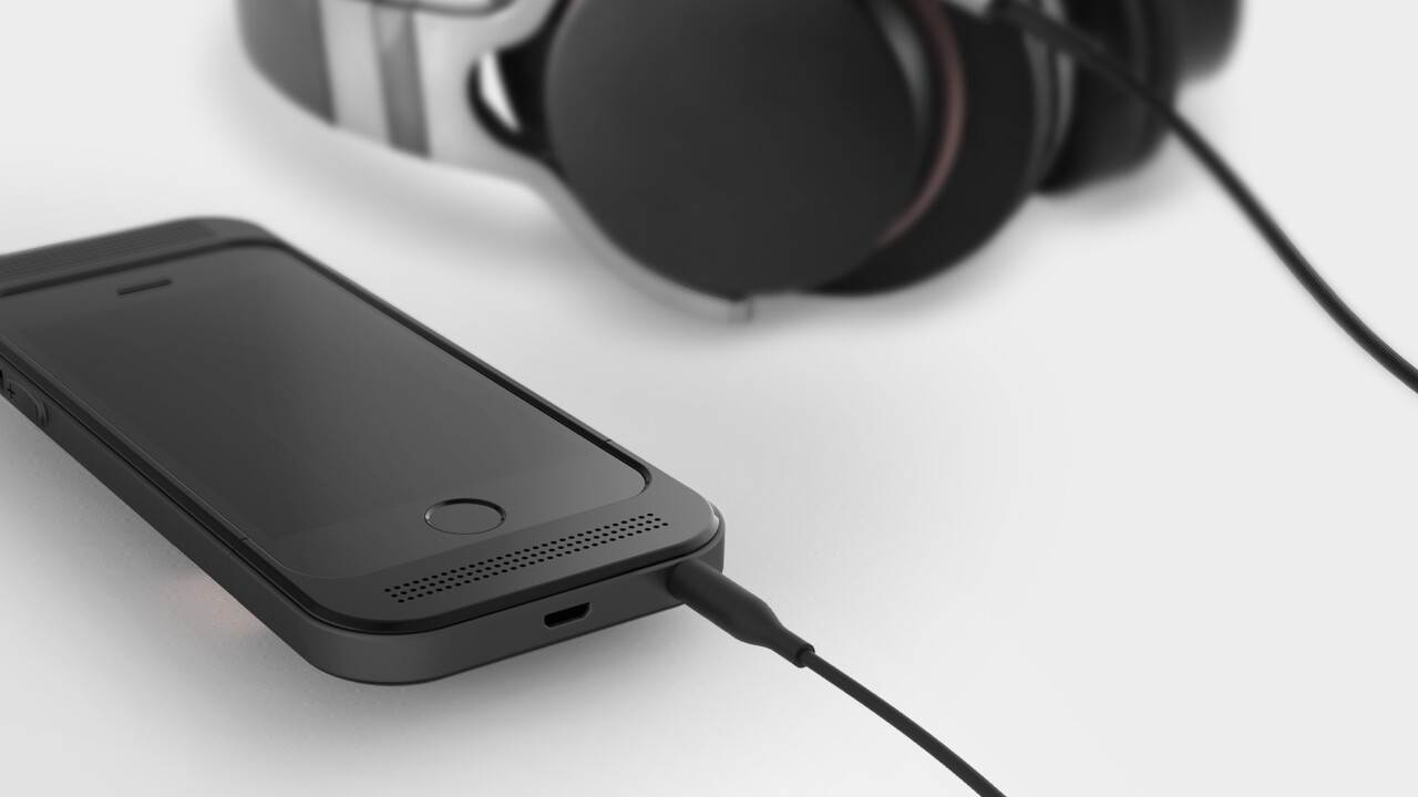 Y Combinator’s SoundFocus begins preorders for Amp, an iPhone speaker case and headphone amp