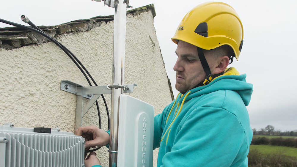 EE reveals micro-network plan to fix 1,500 rural mobile black spots