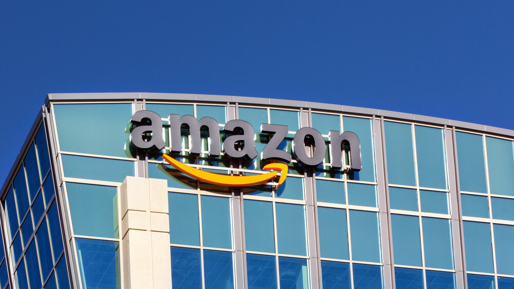 Amazon takes 1,114 fake reviewers to court