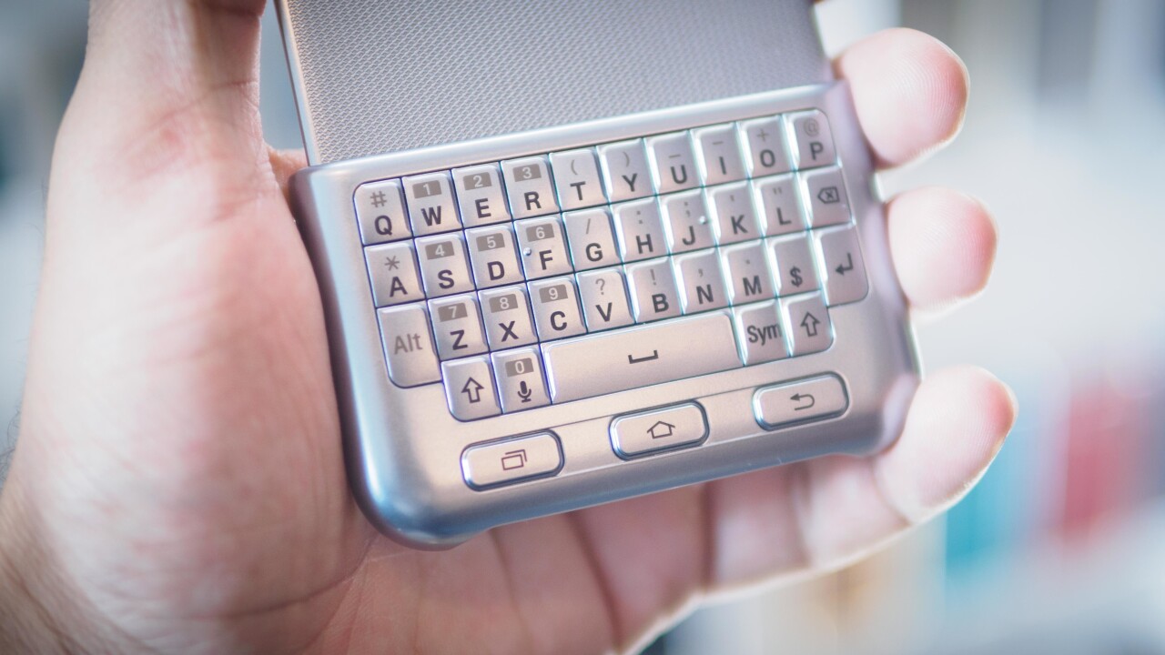 Hands on with the Samsung Galaxy snap-on keyboard: #tbt just got real