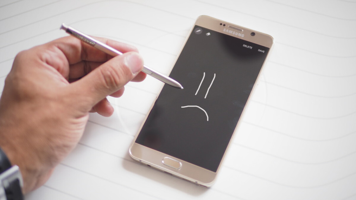 Dear Samsung, warning us in the manual doesn’t excuse the Note 5’s design flaw