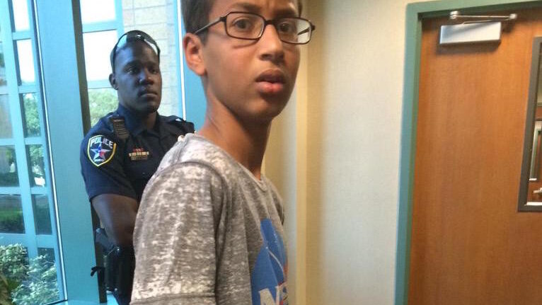 Thousands show support for young scientist in #IStandWithAhmed