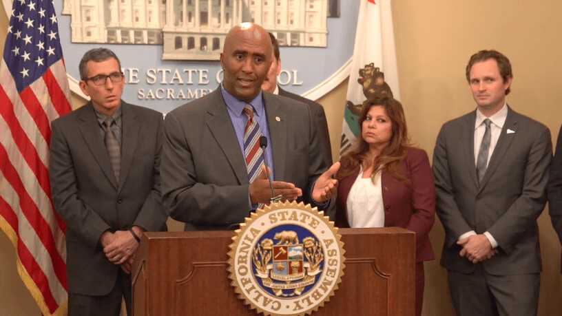 California seeks to ban the sale of encrypted cellphones in 2017